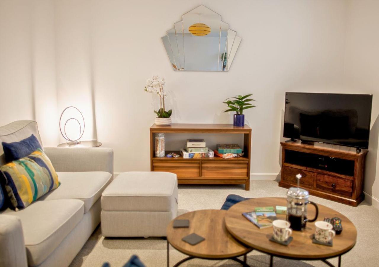 فيلا Stunning 2 Bed With Private Patio And Free Parking كيلتنهام المظهر الخارجي الصورة