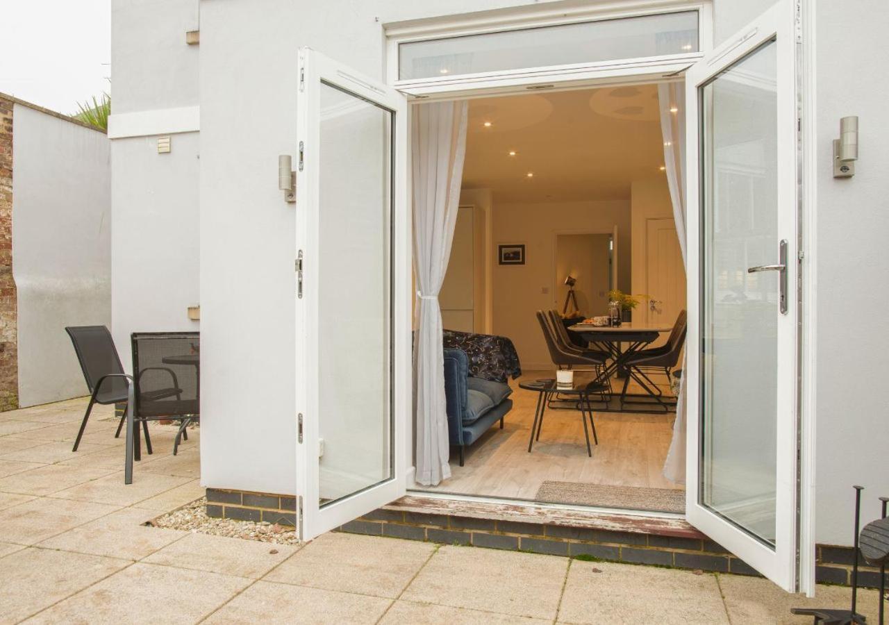فيلا Stunning 2 Bed With Private Patio And Free Parking كيلتنهام المظهر الخارجي الصورة
