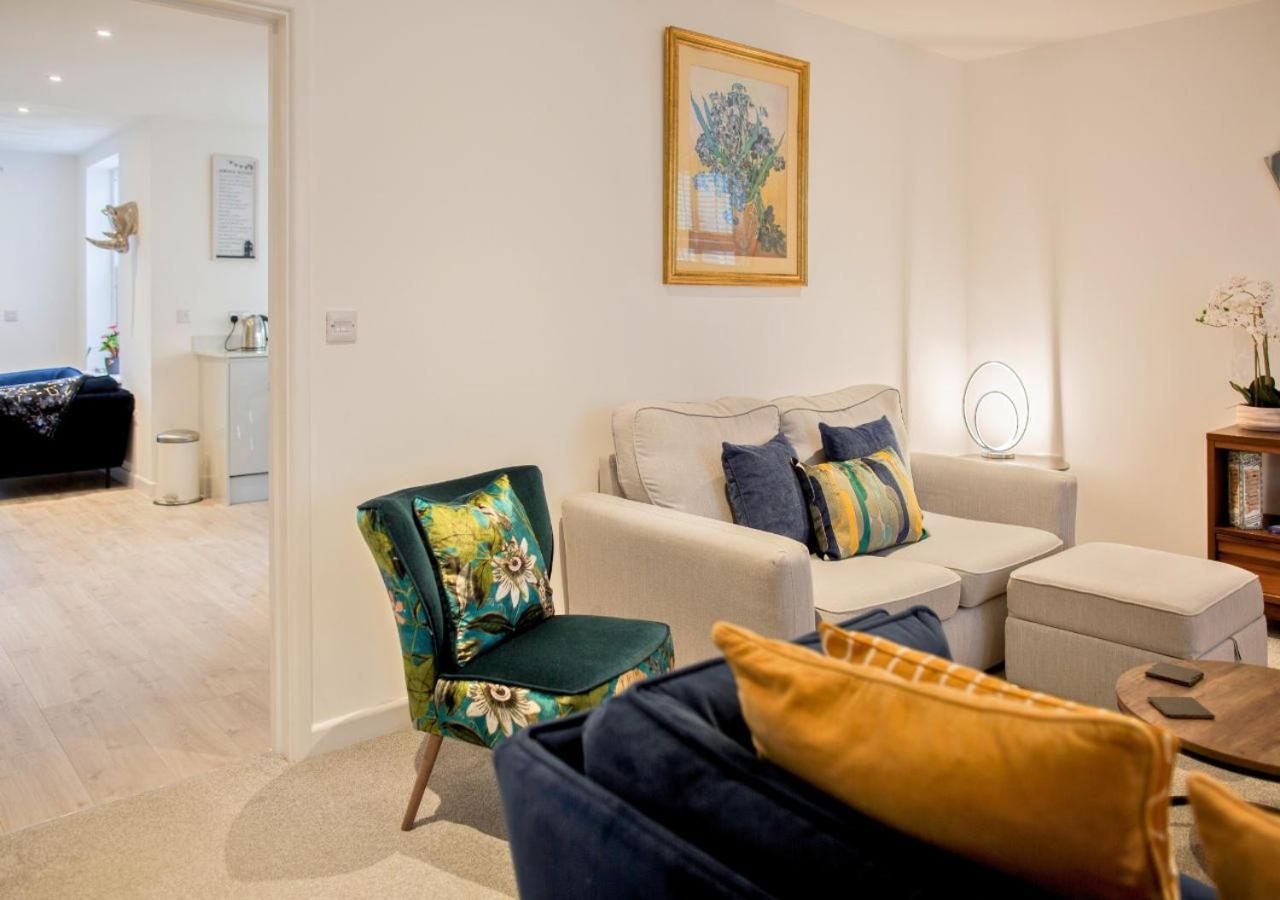 فيلا Stunning 2 Bed With Private Patio And Free Parking كيلتنهام المظهر الخارجي الصورة