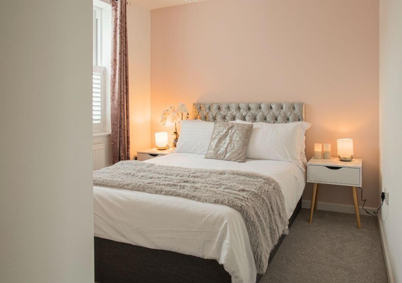 فيلا Stunning 2 Bed With Private Patio And Free Parking كيلتنهام المظهر الخارجي الصورة