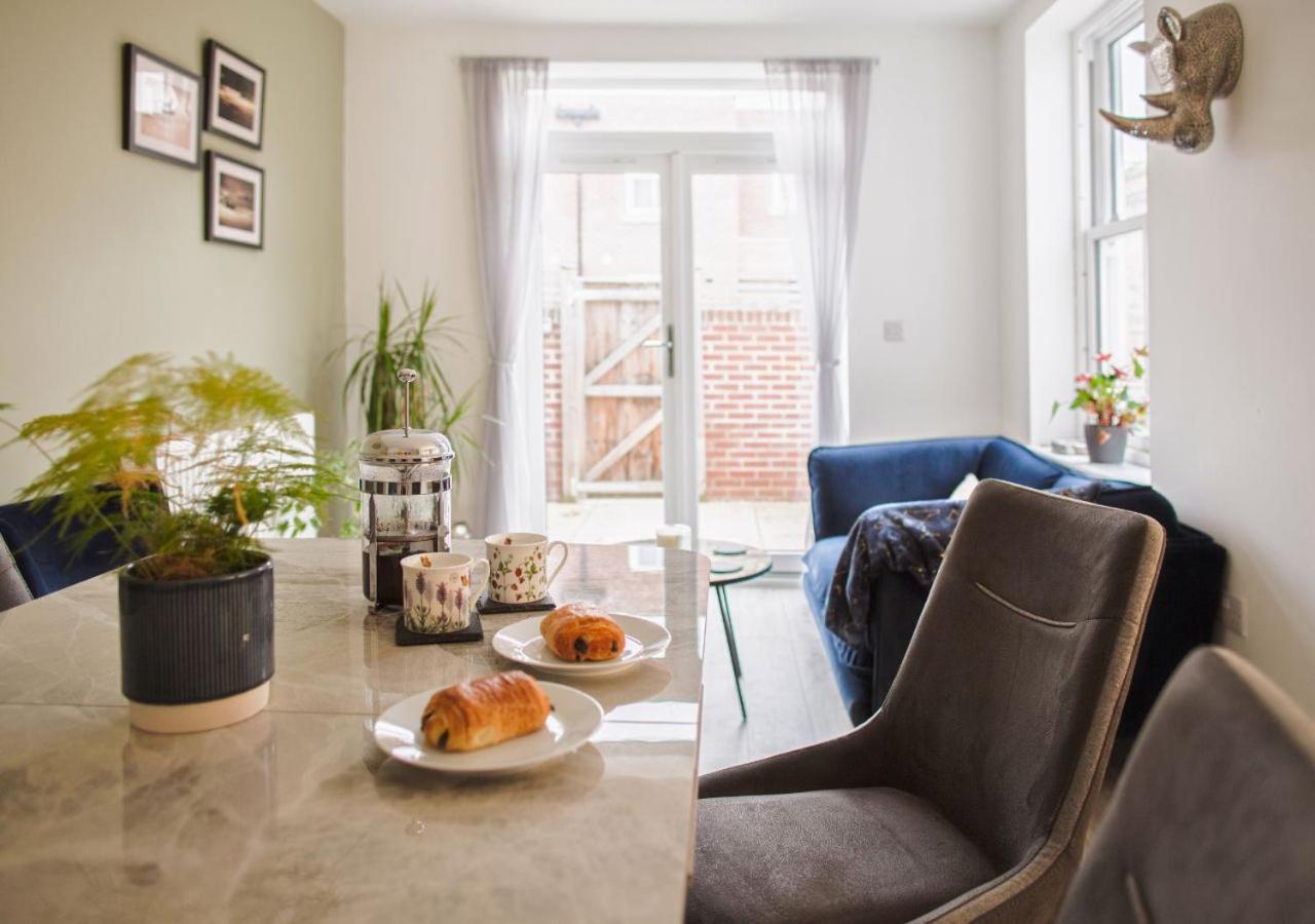 فيلا Stunning 2 Bed With Private Patio And Free Parking كيلتنهام المظهر الخارجي الصورة