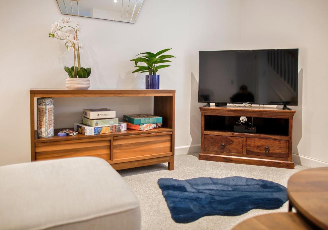 فيلا Stunning 2 Bed With Private Patio And Free Parking كيلتنهام المظهر الخارجي الصورة