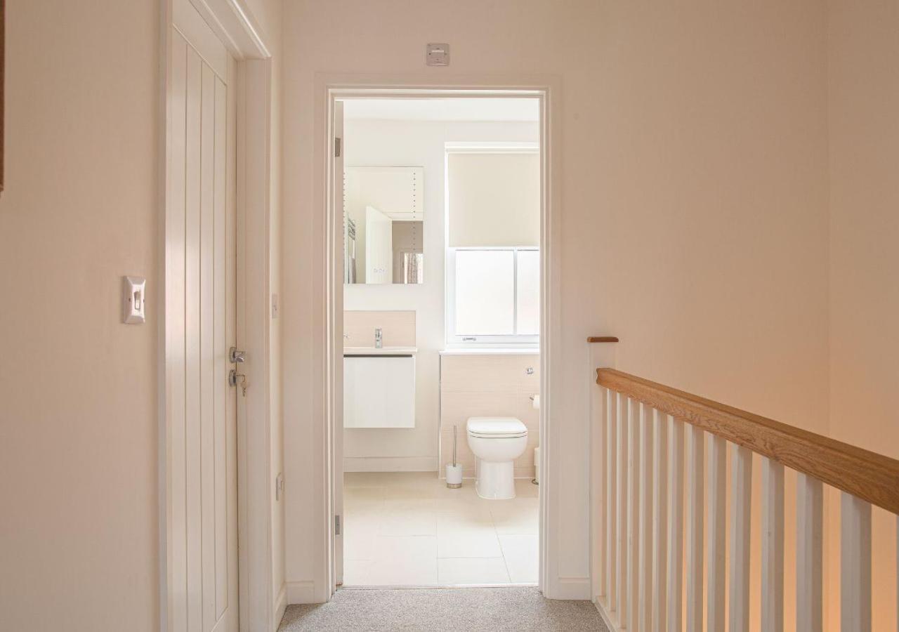 فيلا Stunning 2 Bed With Private Patio And Free Parking كيلتنهام المظهر الخارجي الصورة